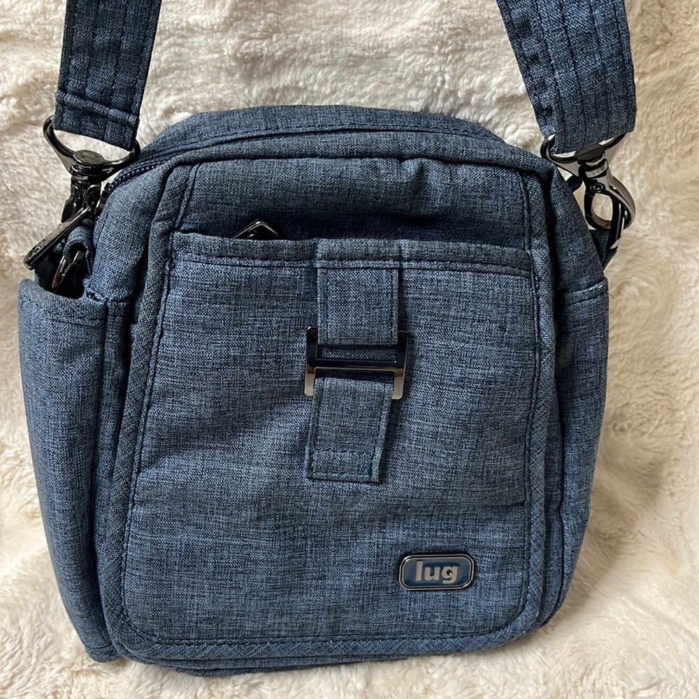 Lug crossbody. Looks like denim. Adjustable strap - Picture 4 of 15
